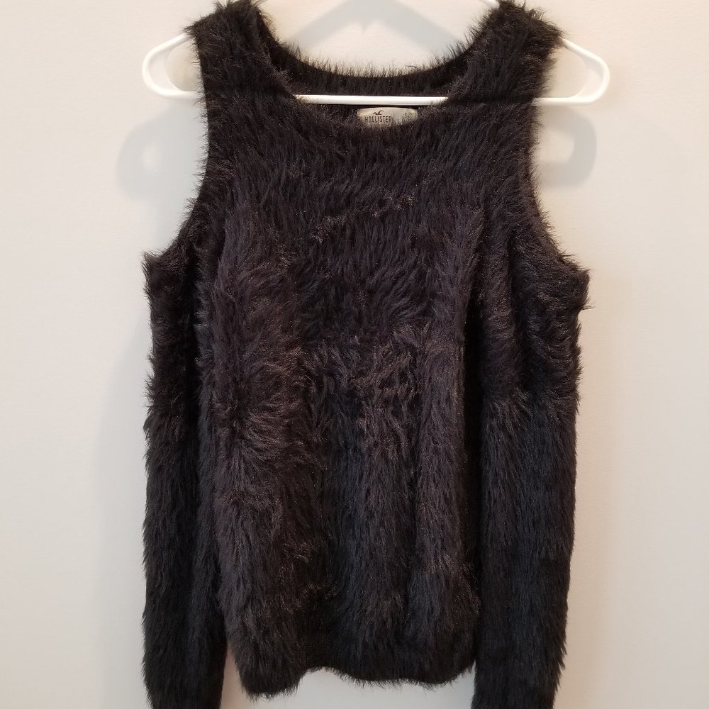 HOLLISTER Size S Sweather Black open sholder